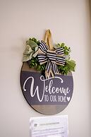 StayAU Charming 4BR Retreat Wyndham Vale