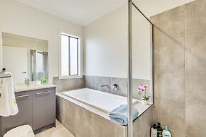 StayAU Charming 4BR Retreat Wyndham Vale