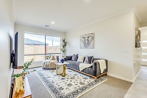 StayAU Charming 4BR Retreat Wyndham Vale