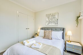 StayAU Charming 4BR Retreat Wyndham Vale