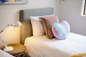 StayAU Charming 4BR Retreat Wyndham Vale