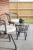 StayAU Charming 4BR Retreat Wyndham Vale