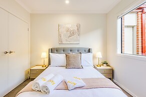 StayAU Charming 4BR Retreat Wyndham Vale