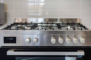 StayAU Charming 4BR Retreat Wyndham Vale