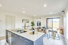 StayAU Charming 4BR Retreat Wyndham Vale