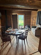 Rustic Beaverfoot Lodge Woodland Cabin