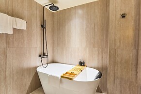 Kin Hotel Thi Sach