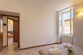 Lauri House Lakeview & Shared Pool