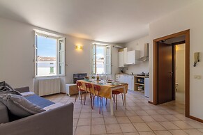 Lauri House Lakeview & Shared Pool