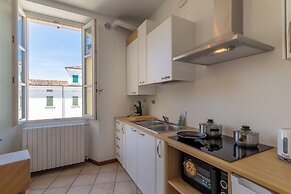 Lauri House Lakeview & Shared Pool