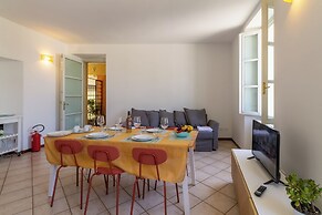 Lauri House Lakeview & Shared Pool