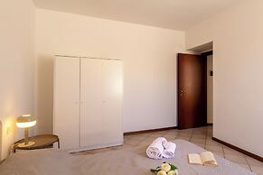 Lauri House Lakeview & Shared Pool