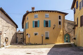 Lauri House Lakeview & Shared Pool