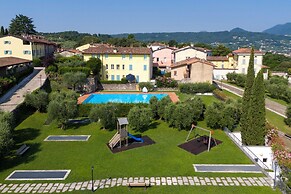 Lauri House Lakeview & Shared Pool