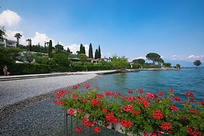 Lauri House Lakeview & Shared Pool