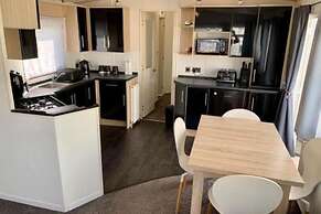 Lodge - Sleeps 6 - Patio - Parking - Beach Close