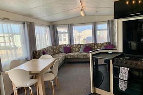 Lodge - Sleeps 6 - Patio - Parking - Beach Close