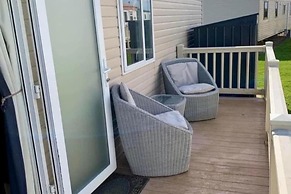 Lodge - Sleeps 6 - Patio - Parking - Beach Close