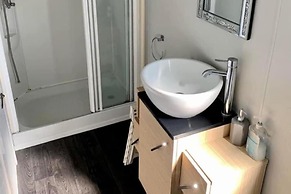 Lodge - Sleeps 6 - Patio - Parking - Beach Close