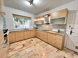 Beautiful Villa With Pool Scenic Views Sleeps 8