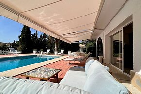 Beautiful Villa With Pool Scenic Views Sleeps 8