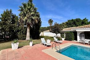 Beautiful Villa With Pool Scenic Views Sleeps 8