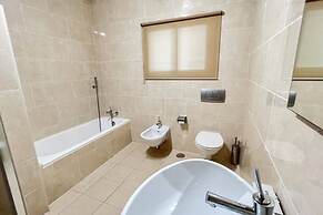 Beautiful Villa With Pool Scenic Views Sleeps 8