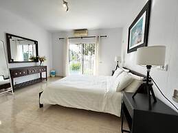 Beautiful Villa With Pool Scenic Views Sleeps 8