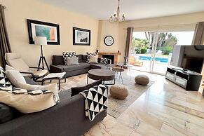 Beautiful Villa With Pool Scenic Views Sleeps 8