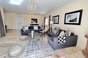 Beautiful Villa With Pool Scenic Views Sleeps 8