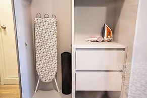 Blossom Condo Sathon-Charoenrat