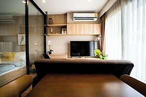 Blossom Condo Sathon-Charoenrat