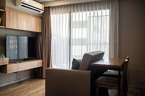 Blossom Condo Sathon-Charoenrat