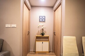 Blossom Condo Sathon-Charoenrat