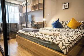 Blossom Condo Sathon-Charoenrat