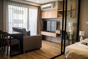 Blossom Condo Sathon-Charoenrat