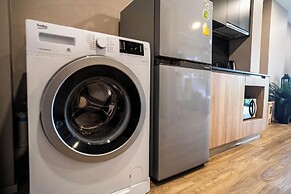 Blossom Condo Sathon-Charoenrat