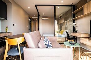 Blossom Condo Sathon-Charoenrat