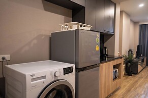 Blossom Condo Sathon-Charoenrat