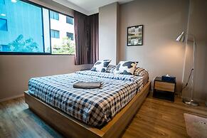 Blossom Condo Sathon-Charoenrat