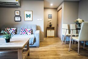 Blossom Condo Sathon-Charoenrat