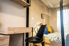 Blossom Condo Sathon-Charoenrat