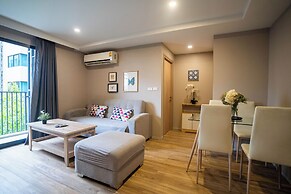 Blossom Condo Sathon-Charoenrat