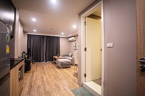 Blossom Condo Sathon-Charoenrat
