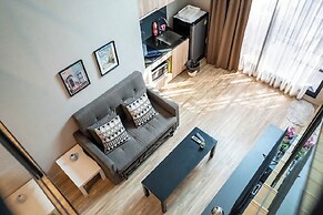 Blossom Condo Sathon-Charoenrat