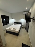 Georgias House Project East