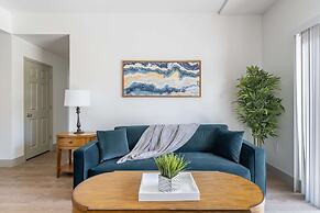 Luxury Central Apartment with Gym