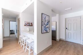 Luxury Central Apartment with Gym