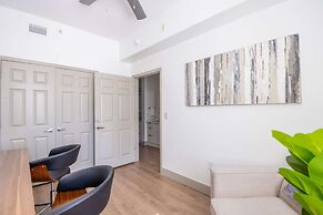 Luxury Central Apartment with Gym