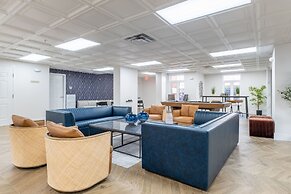 Luxury Central Apartment with Gym